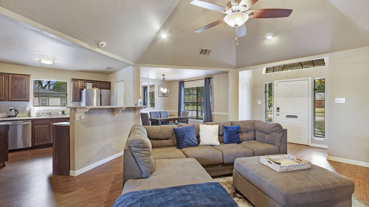 Cedar Crest House | Enjoy the Entire Home Near the Heart of Dallas