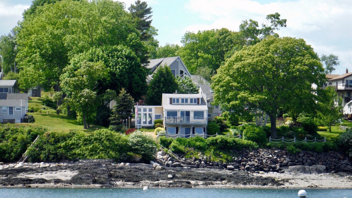 Mid-Coast and Islands House | Enjoy the Fall Colors on the Coast of Maine!
