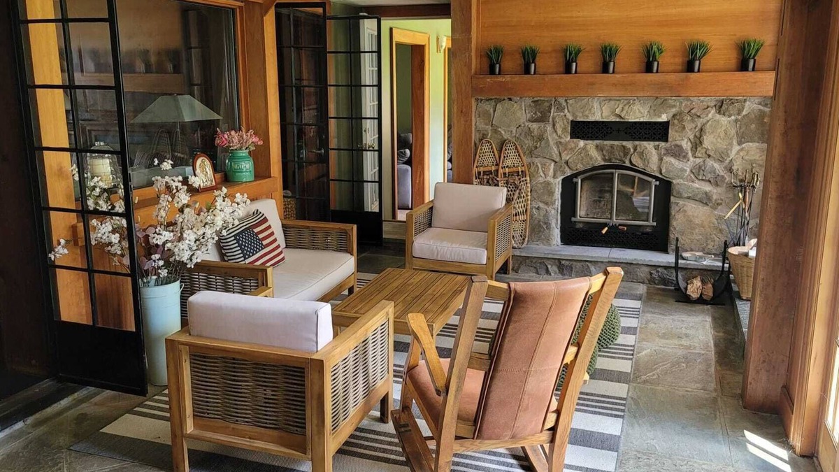 New Berlin Villa | Enjoy The hidden Gem Villa! New York's Vibrant & Colorful spring season Awaits!