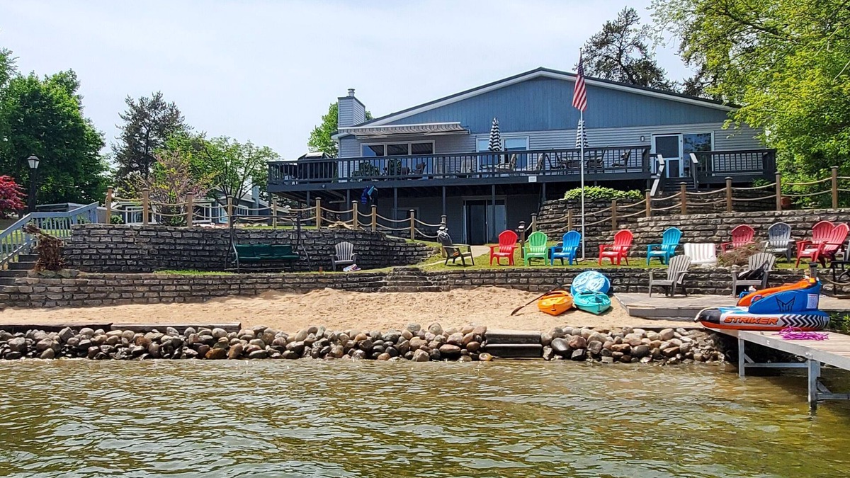 Central Lake House | Enjoy the lake, beach, colors, golf or slopes!By Bellaire,Charlevoix,Petoskey&TC