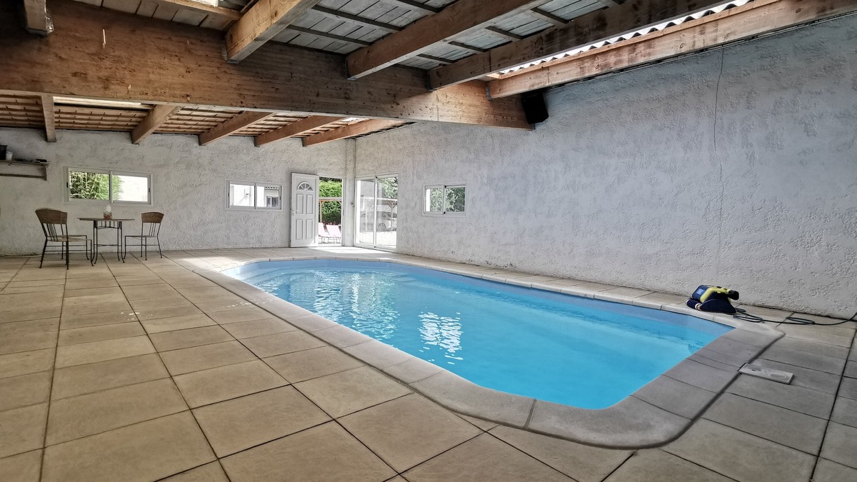 La Courade House | Enjoy the peace and quiet at Gîtes le Cheval noir, Swimming pool, sleeps 14, 4 bathrooms