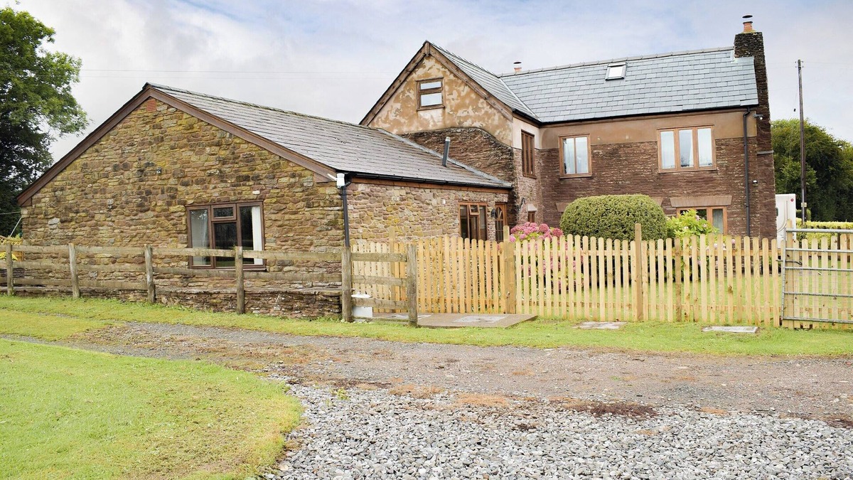 Little Cowarne Cottage | Enjoy the peaceful surroundings of the Herefordshire countryside.