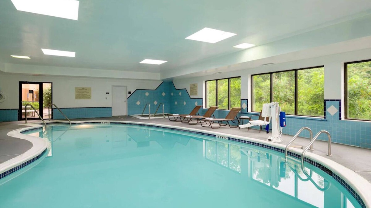 Danville Hotel | Enjoy the Perks! 2 Pet-friendly Units, Free Breakfast & Parking, Indoor Pool!