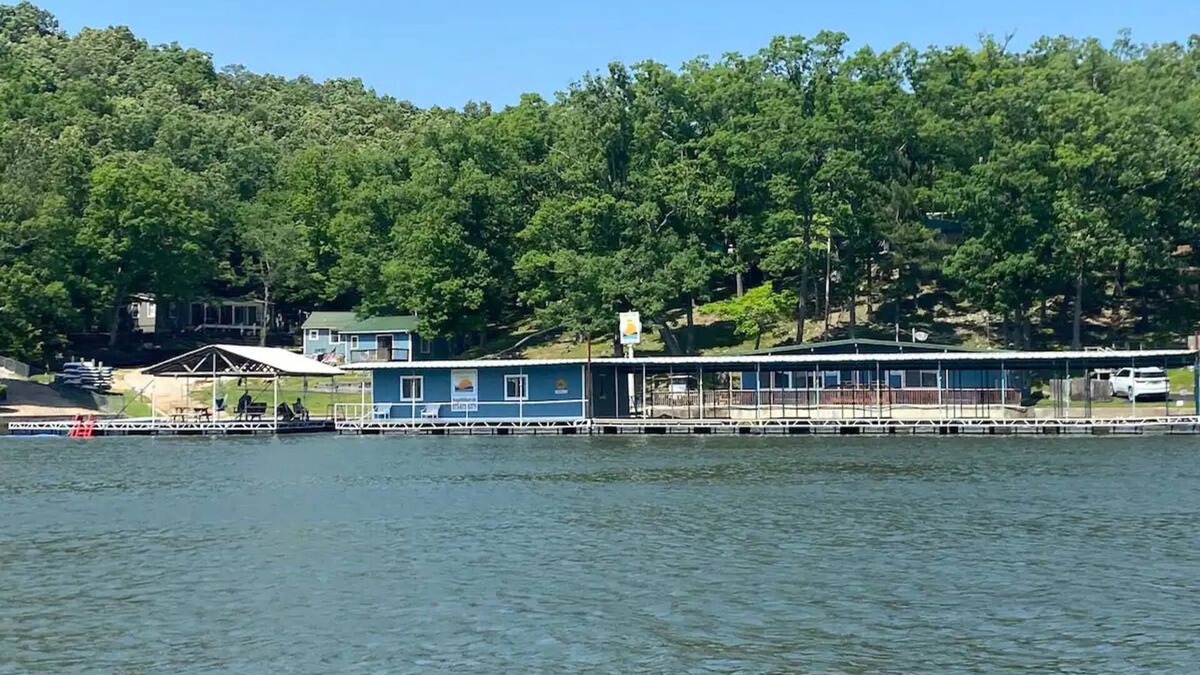 Camdenton Cabin | Enjoy the Quiet Side of the Lake With Resort Amenities + a No-Wake Cove.