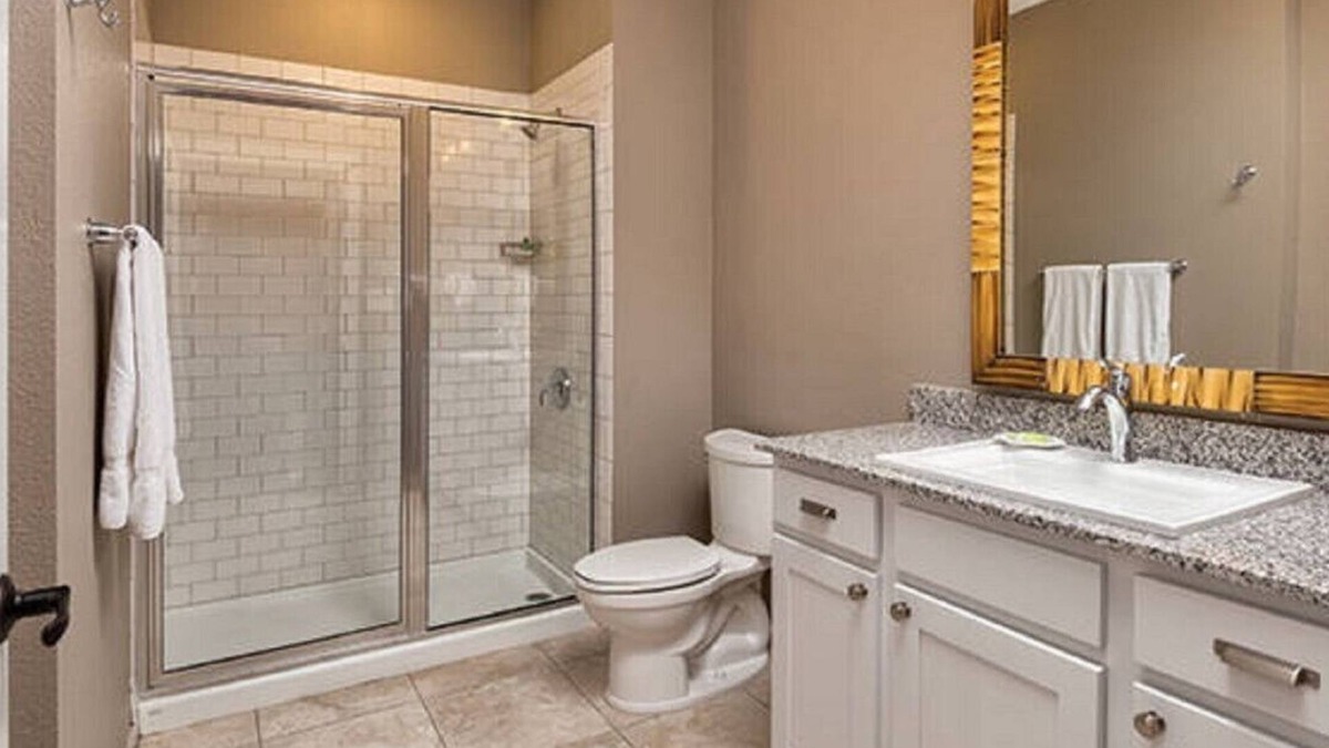 Marble Falls Apartment | Enjoy the scenery of Lake Marble Falls in 2BD resort condo with family