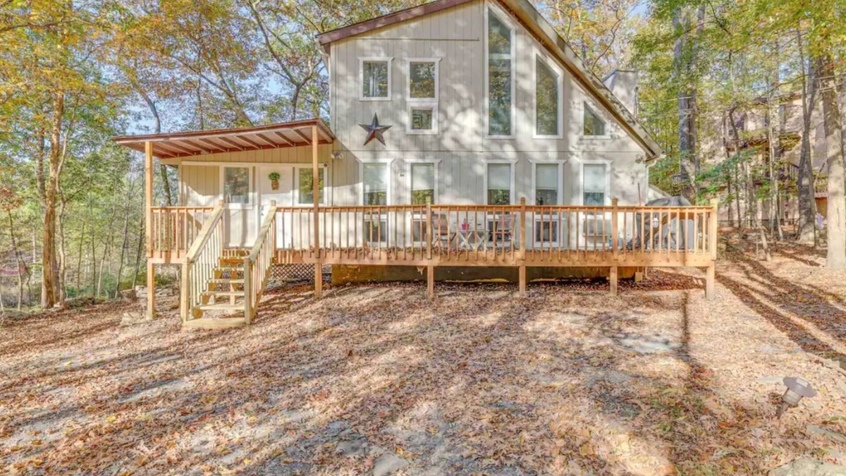 Bushkill Ski Chalet | Enjoy the scenic Pocono Mountains at this lovely and unique renovated home!