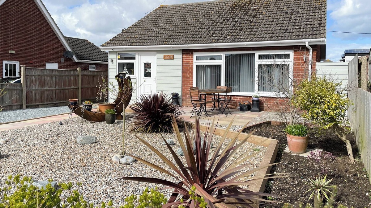 Scratby Cottage | Enjoy the seaside with just a short walk to a wonderful, sandy beach.