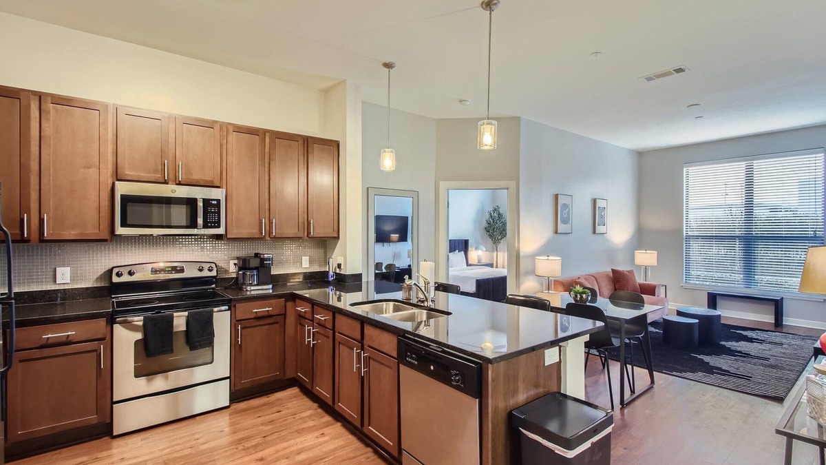 The Gulch Apartment | Enjoy the sounds of the City and Live Music - Downtown