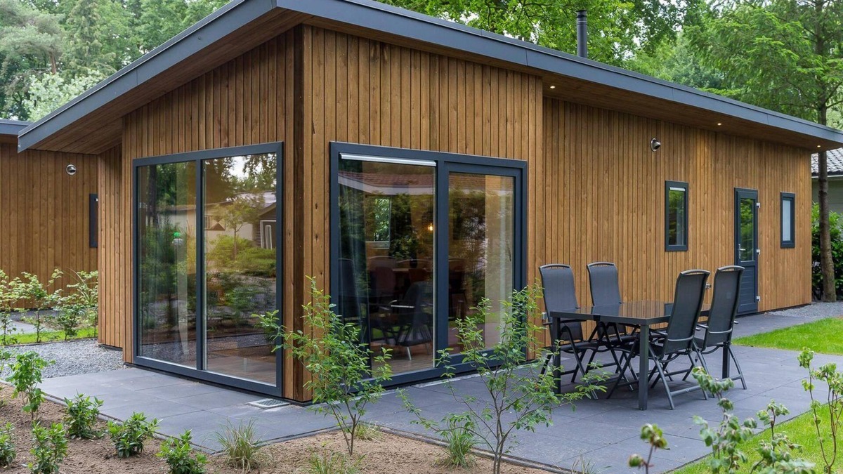 Wekerom House | Enjoy the tranquility and nature from the hot tub