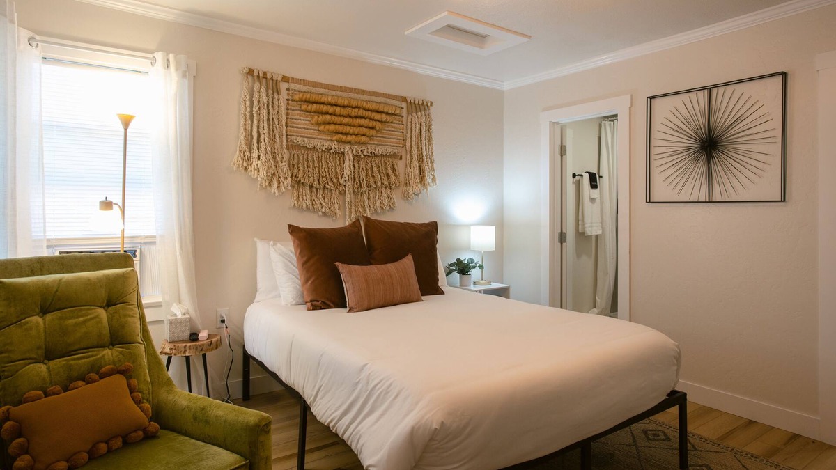 Gold Hill Apartment | Enjoy the tranquility of a scenic riverside neighborhood in Gold Hill. This area is peaceful, offers beautiful views, and is a convenient stopover location.