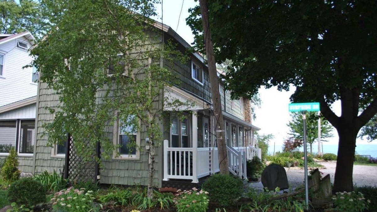 Mitiwanga Other | Enjoy the View From this Charming Lakefront House in Private Park