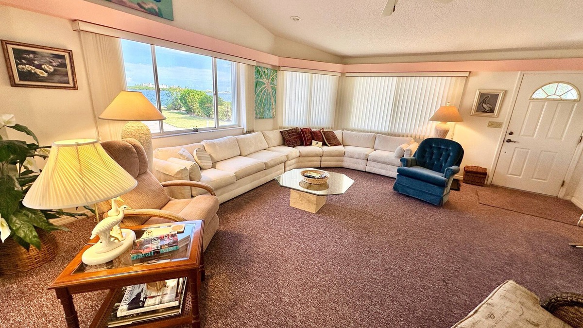 Nettles Island House | Enjoy this adorable 2 bedroom 1.5 bath beach house located in Nettles Island!