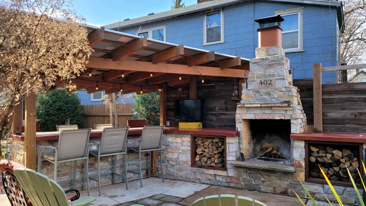 St. Anthony West House | Enjoy this amazing home and yard as you eat, pray and fall in love with NE Mpls.