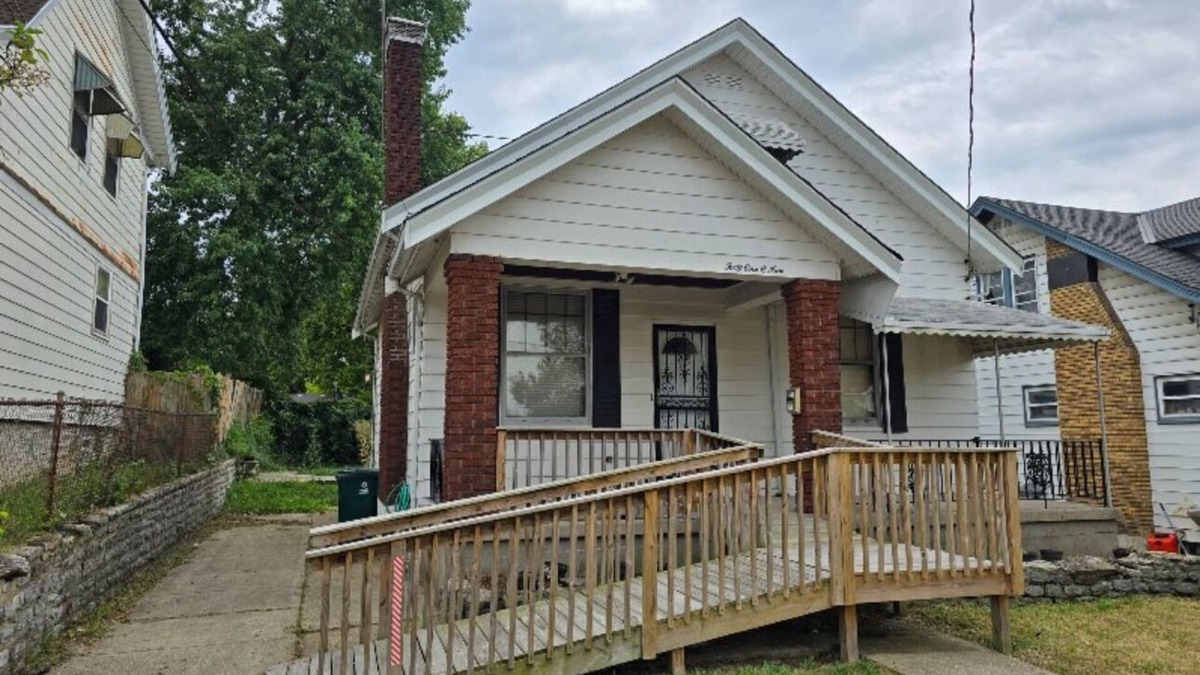West Price Hill House | Enjoy this cozy 3-bedroom, 7-bed home near Cincinnati's arenas and attractions.