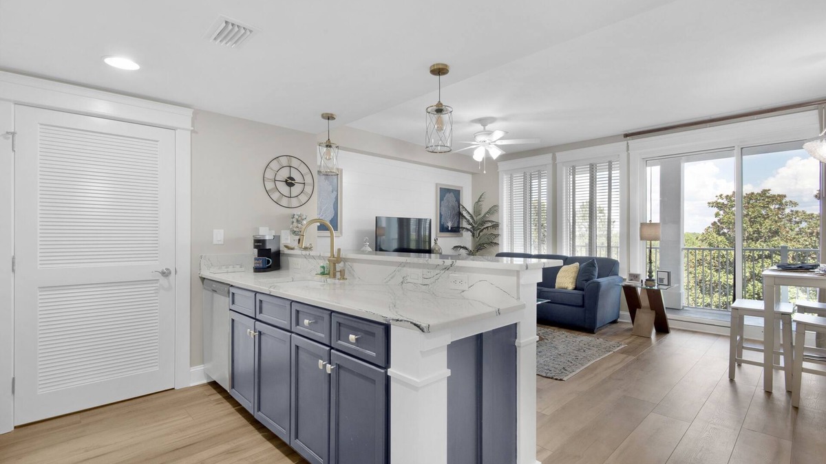 Baytowne Wharf Condo | Enjoy This Elegant Coastal Condo:, King-Suite,Full kitchen,Pool, Hot Tub,Balcony