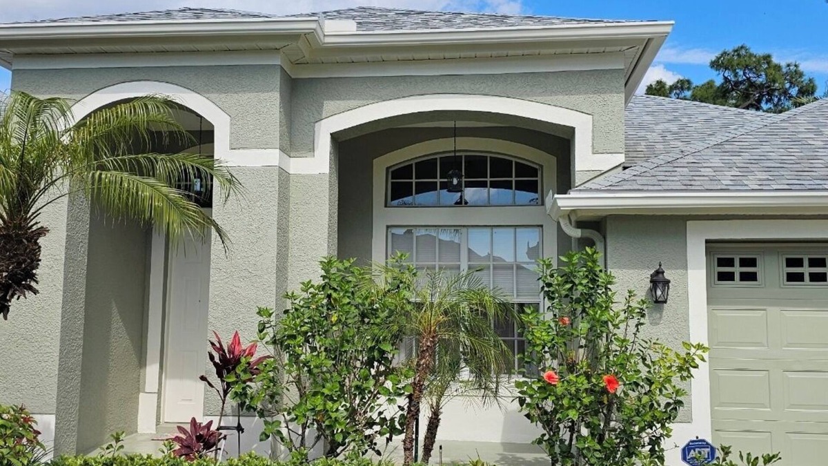 Tarpon Springs House | Enjoy this Exclusive - 4 Bedroom FL Home with Privacy Fence and Private Pool
