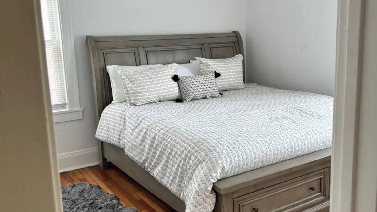 Cleveland Apartment | Enjoy this historic charming spacious clean One-bedroom Apartment. Pet Friendly