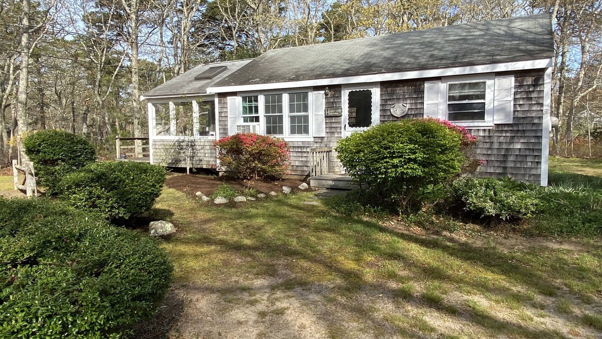 North Eastham Cottage | Enjoy this Hidden Hideaway in a prime, private location!