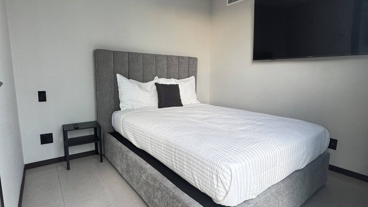 Americana Apartment | Enjoy this incredible apartment in the heart of the city.
