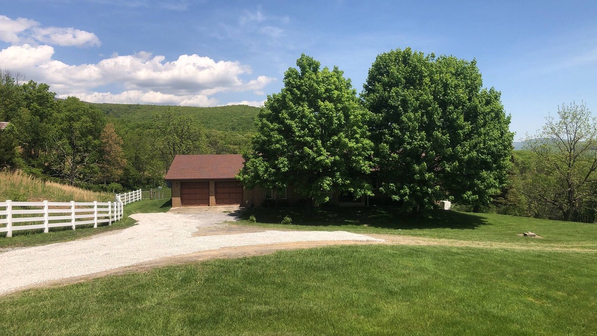 Maysville House | Enjoy this private mountain retreat with stunning views on 230 acres