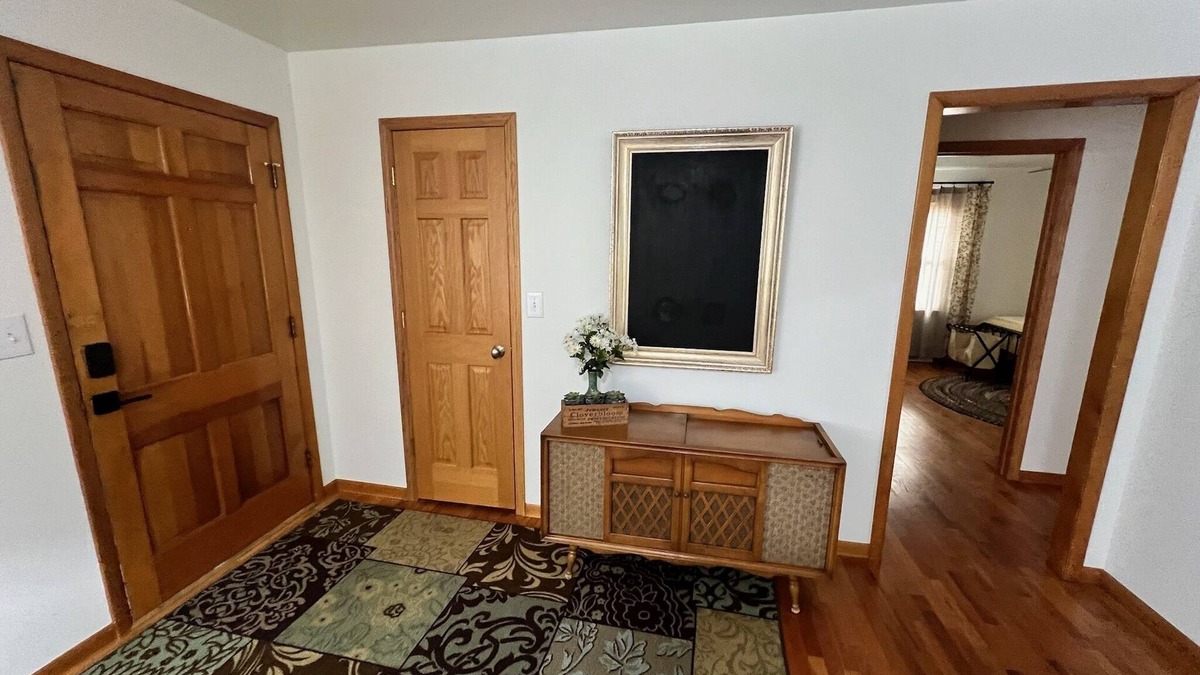 Hamilton House | Enjoy this spacious ranch-style house next to the quilting capital of the world.