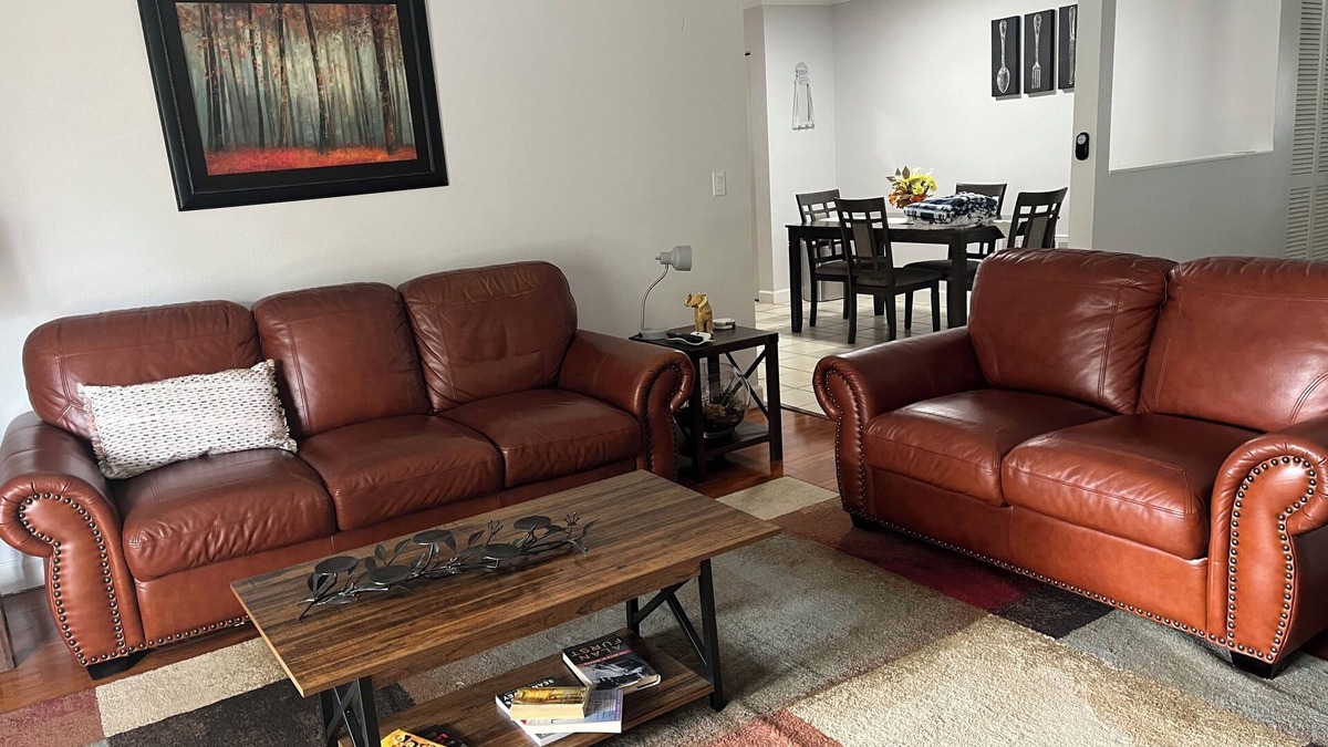 Oldsmar House | Enjoy vacation with the whole family at this peaceful renovated place to stay!