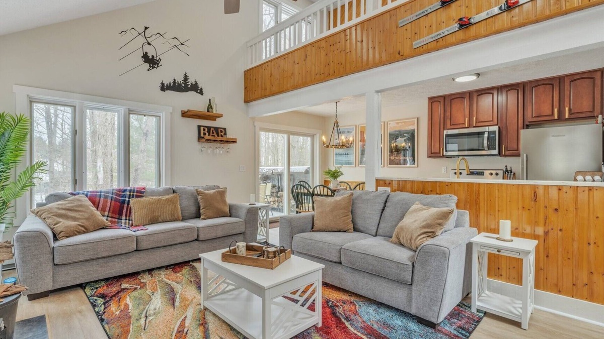 White Haven House | Enjoy Winter in the Poconos - New Renovated Ski In/Out to Jack Frost Mtn.