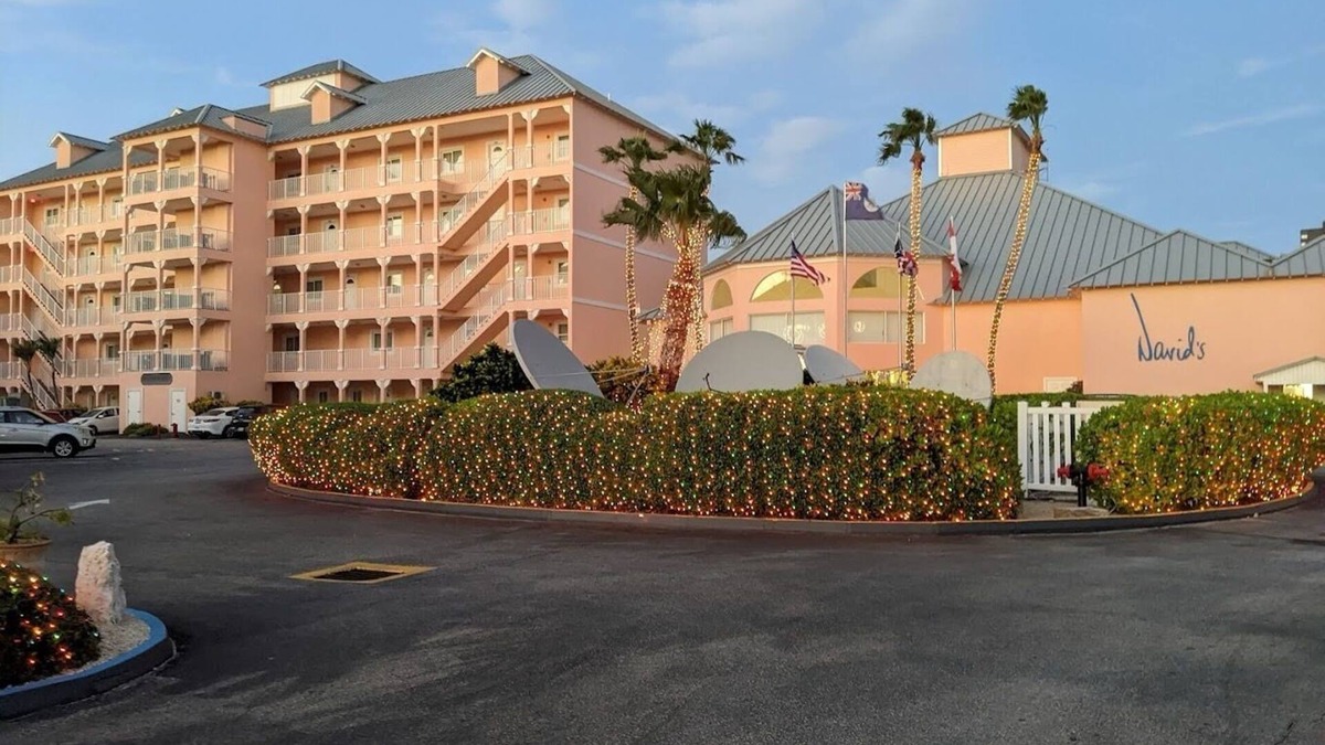 Colliers Bay House | Enjoy your Christmas in a Delightful 2-bedroom resort in East End Grand Cayman!