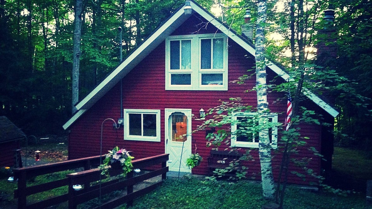 Johannesburg Ski Chalet | Enjoy your Getaway at the Peaceful Lakefront Chalet!