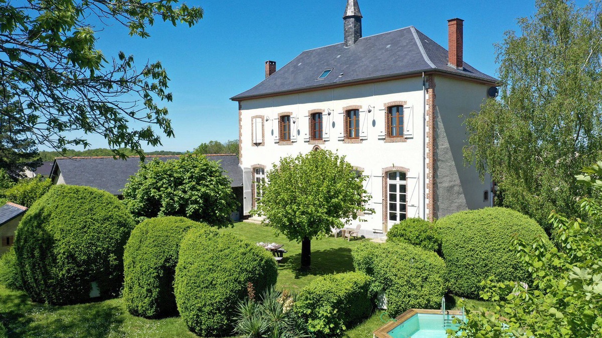 Troche House | Enjoy your holiday in a former school in the French Limousin