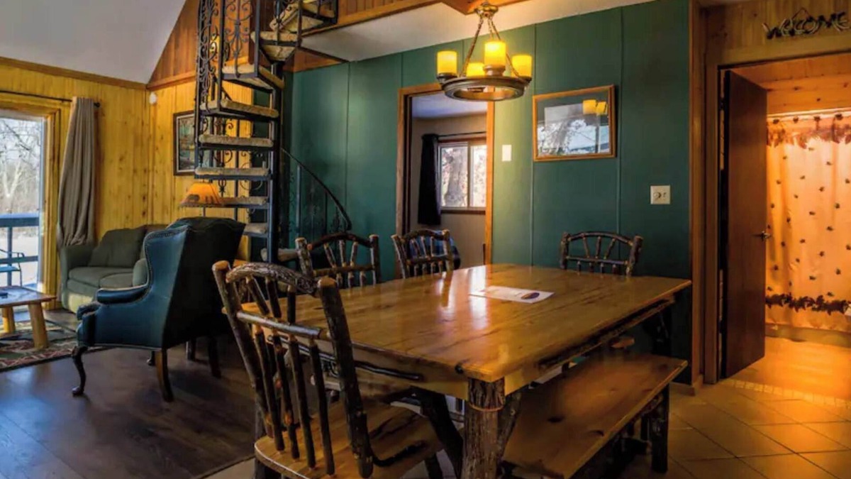 Rice Lake Ski Chalet | Enjoy your own private deck with a lakeview in Room 20 - The Bay House - Curriers Lakeview Lodge