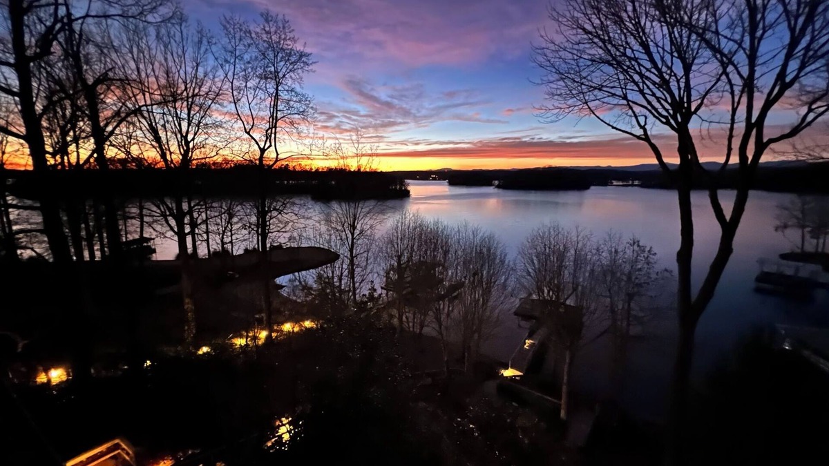 Six Mile House | Enjoy your own slice of paradise on Lake Keowee. On the water & amazing sunsets.