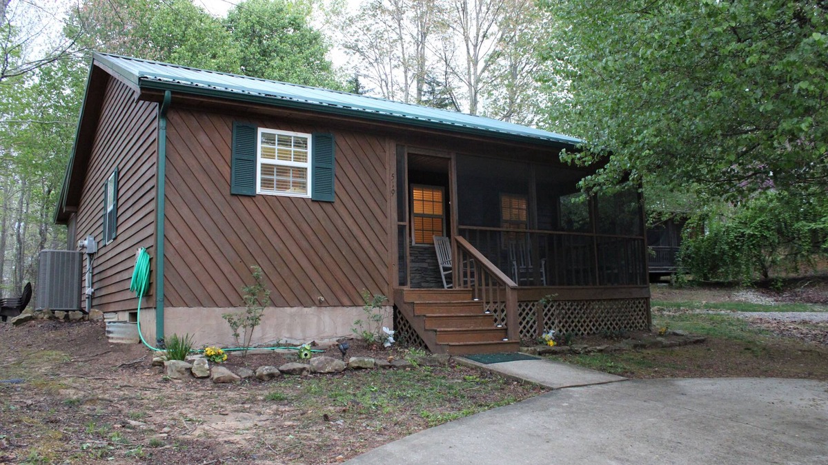 Sloans Valley House | Enjoy your Perfect Getaway near Lake Cumberland! Pet Friendly with a Hot Tub!