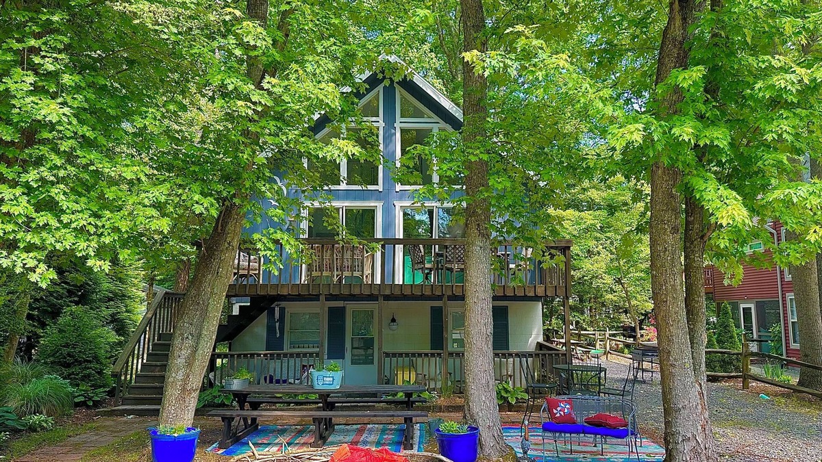 Rehoboth Beach House | Enjoy your relaxing beach vaca in this 4-bed home with amazing 2nd story deck!