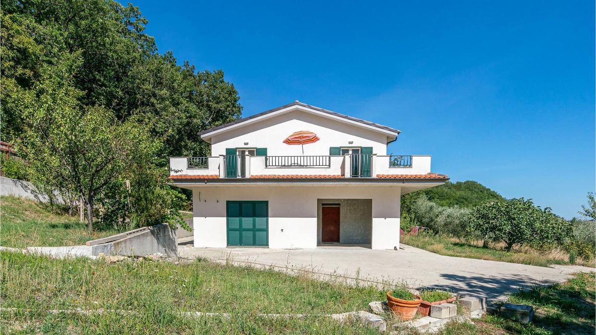 Farindola House | Enjoy your rest in this beautiful and modern vacation home in the middle of Farindola's nature.