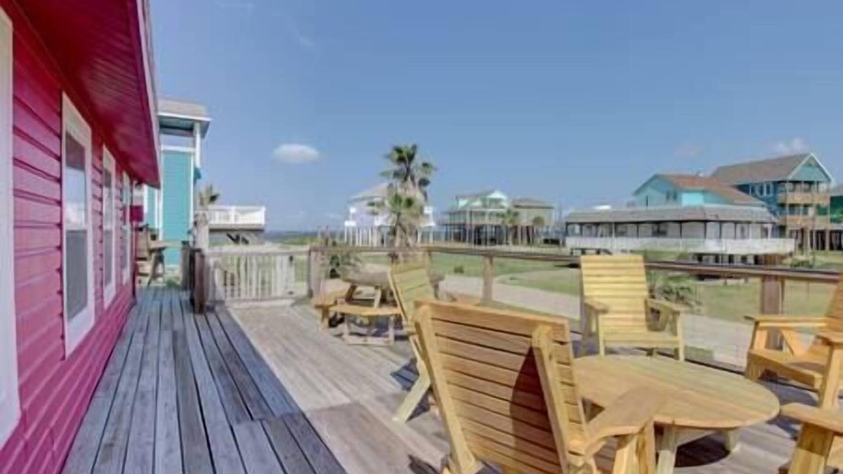 San Luis House | Enjoy your short walk to the Beach