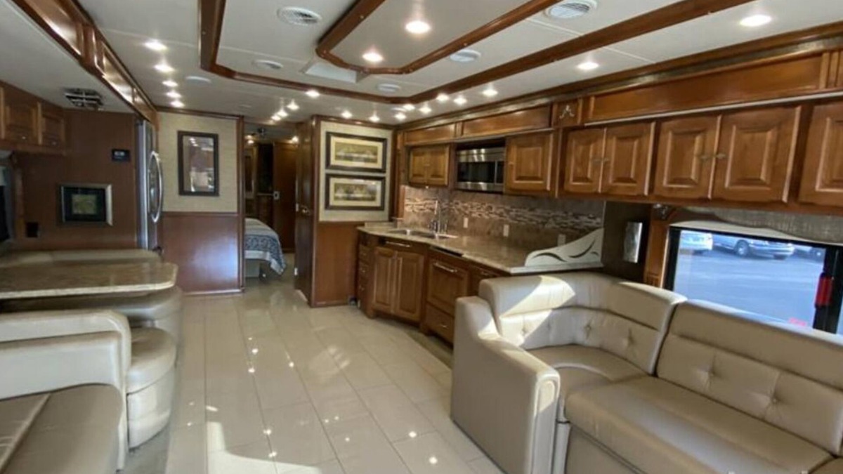 Bunnell House | Enjoy your stay in luxury at Grange for PSU Tailgate, or our lot Bellefonte