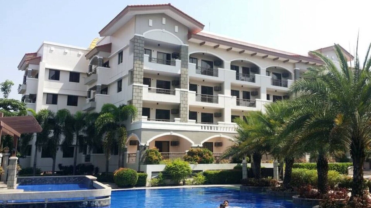 Las Pinas Condo | Enjoy your stay in Manila in this elegant fully furnished Condo with fiber WiFi