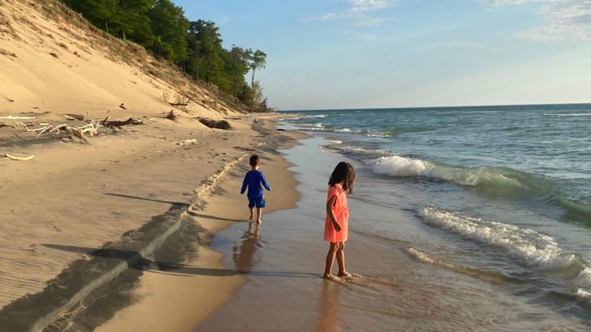 Manistee House | Enjoy your SUMMERTIME. Discounts for longer stays.