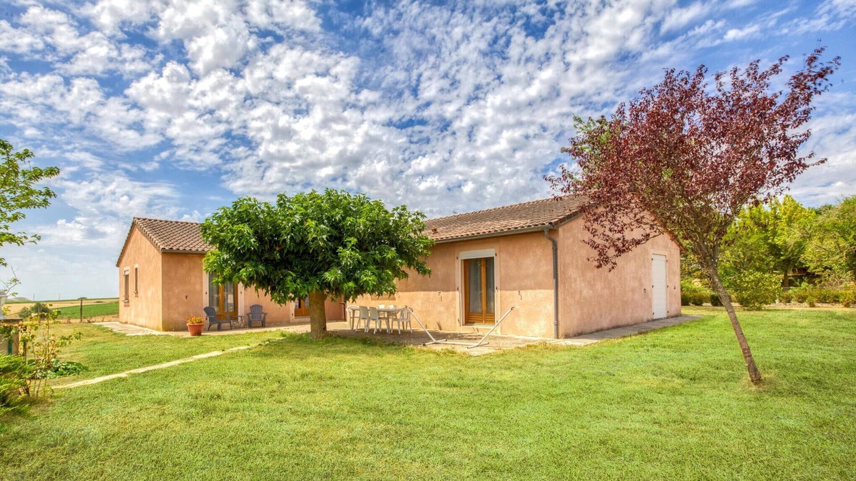 Andouque House | Enjoy your vacation in this inviting cottage with beautiful views of the countryside.