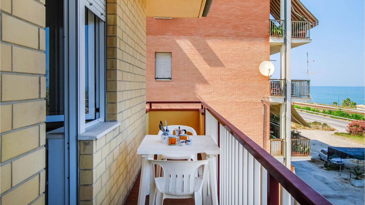 Campofilone Apartment | Enjoy your vacation on the beach of Tre Camini and explore the surroundings.