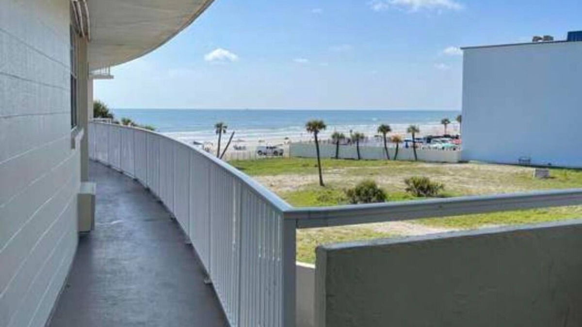 Bostwick Park Condo | Enjoy your very own beach retreat just steps away from the water!
