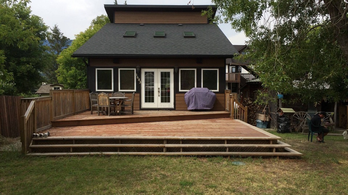 East Kootenay Cabin | Enjoy your visit in this beautiful, new, clean family and pet friendly cabin.