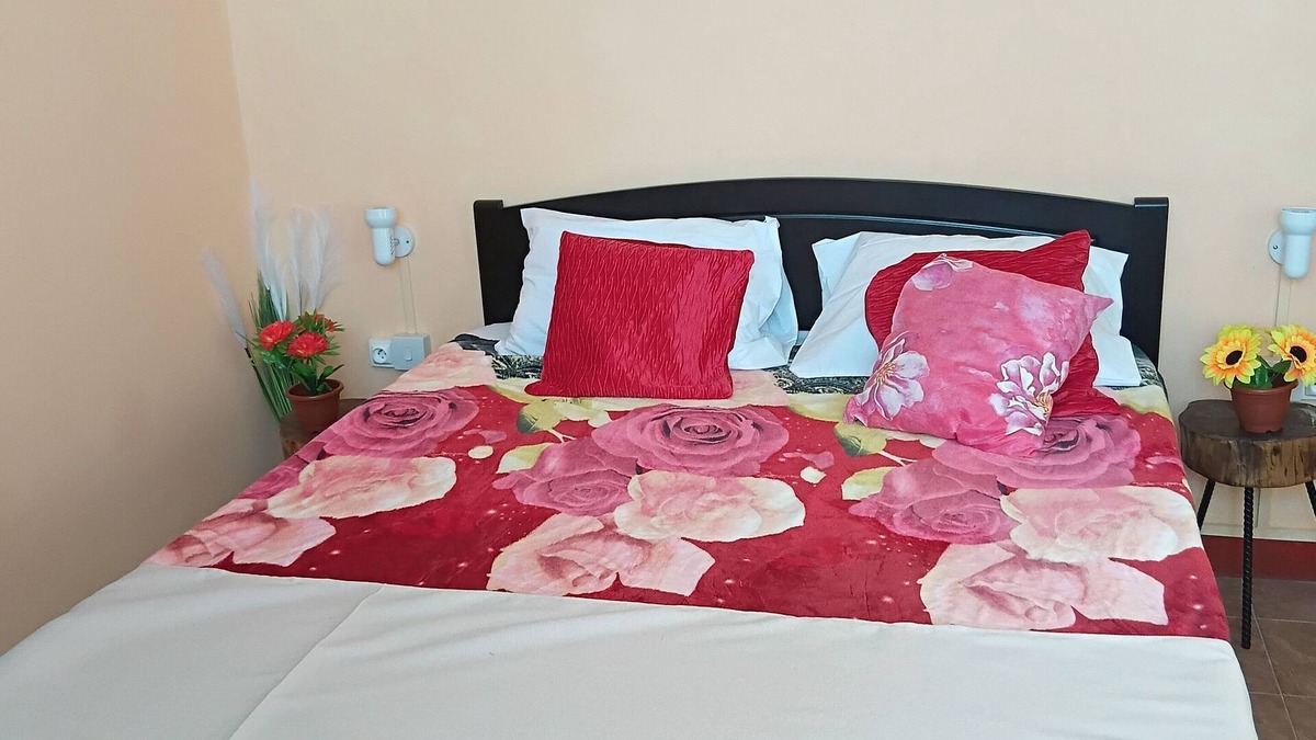 Surinam Bed & Breakfast | Enjoyable 3 bed and swimming pool at Residence des cascades in Surinam