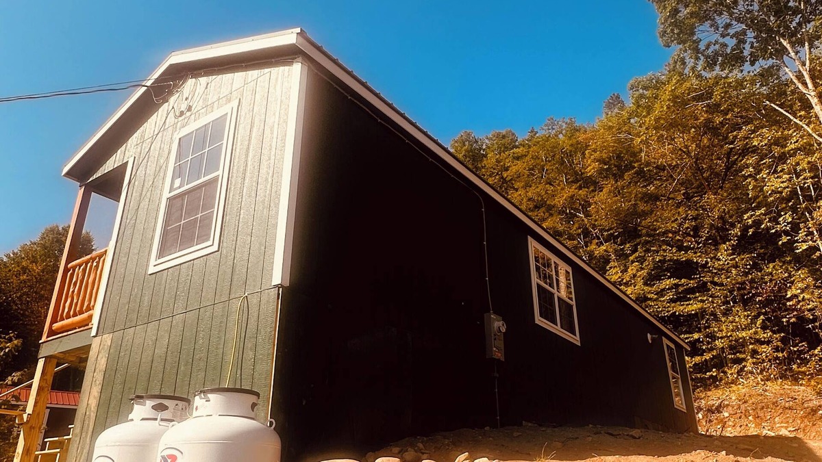 Carrabassett Valley Cabin | Enjoyable Green cabin at Carrabassett Valley town line and Kingfield