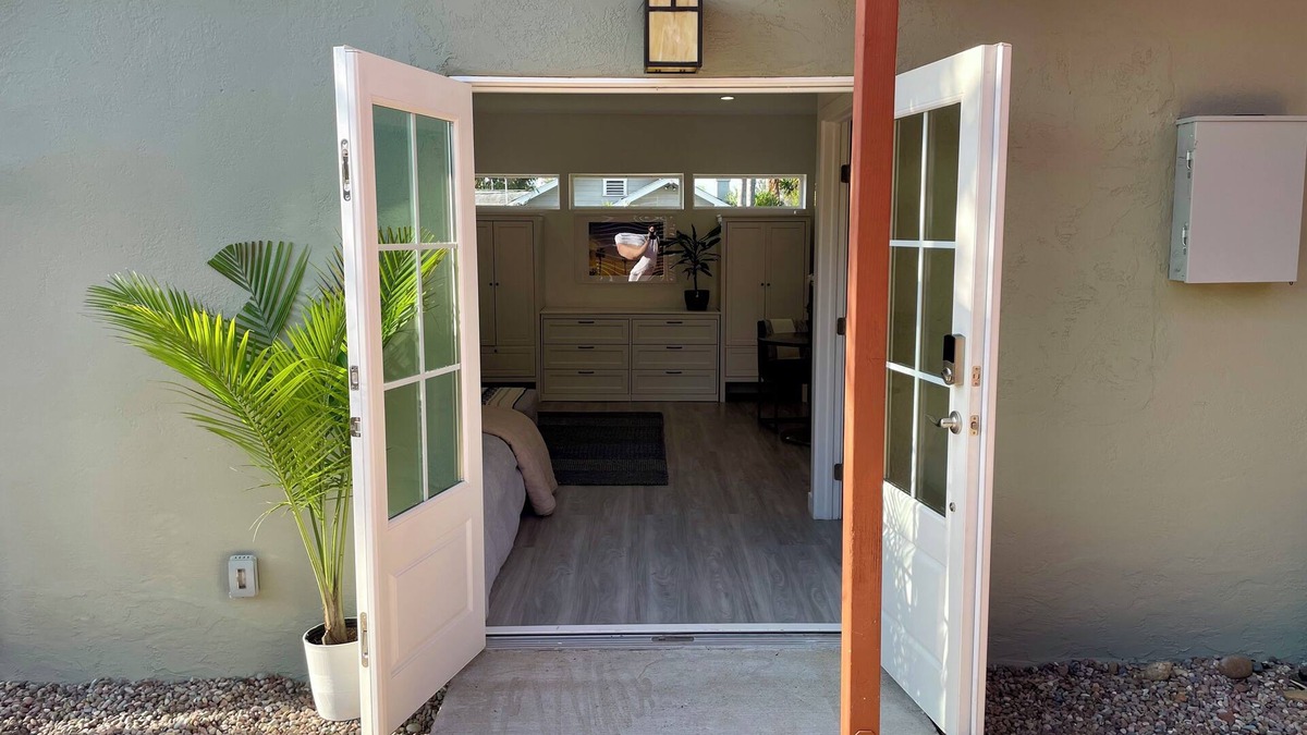 University Heights Apartment | Enjoyable studio with AC in sunny San Diego