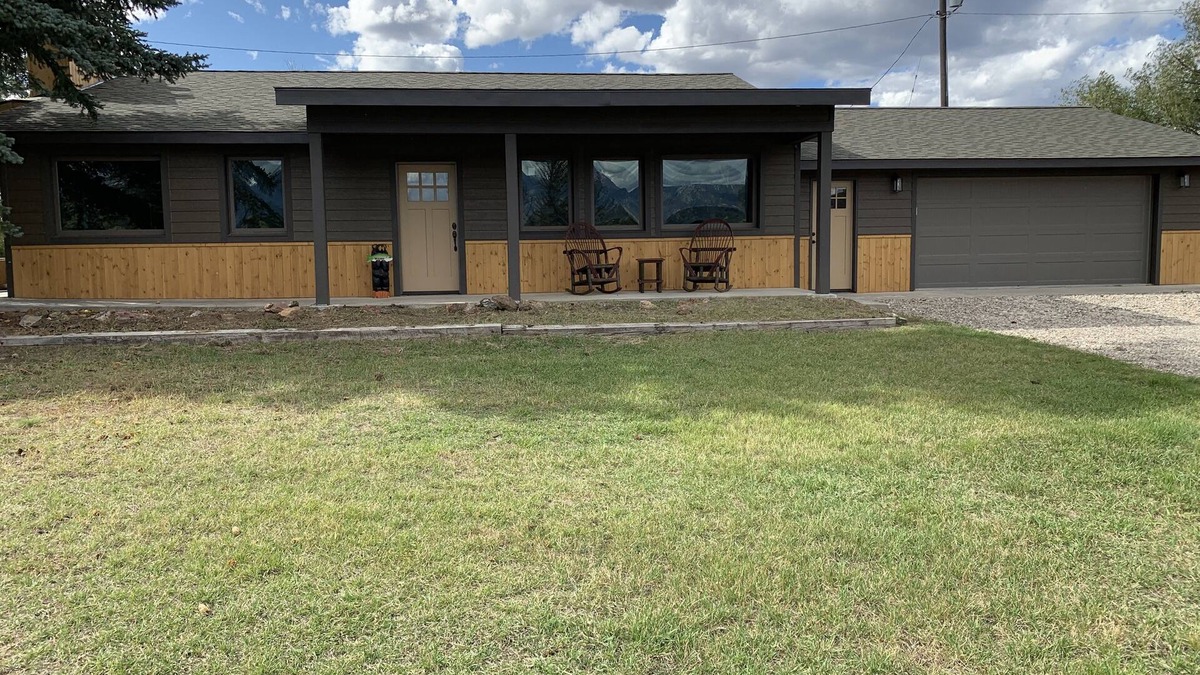 Ennis House | Ennis, MT: Conveniently located vacation cabin