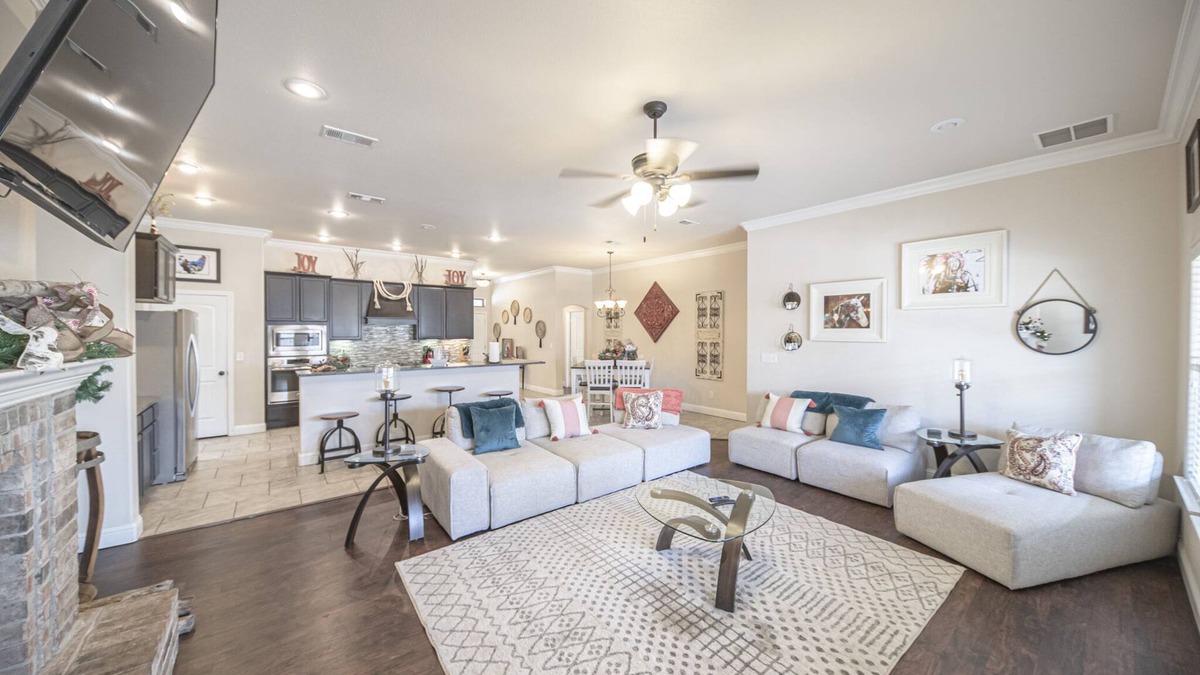 Midland House | Enormous house with new backyard