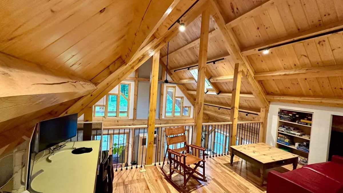 Cragsmoor House | Ensō House - Quiet Getaway with Hot Tub /Rec Roomnn