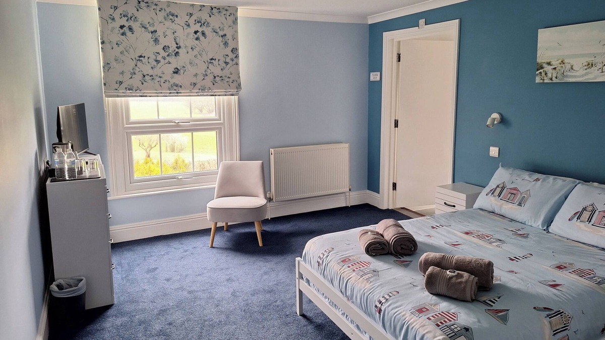 Cranleigh House | Ensuite Double Room with Countryside Views